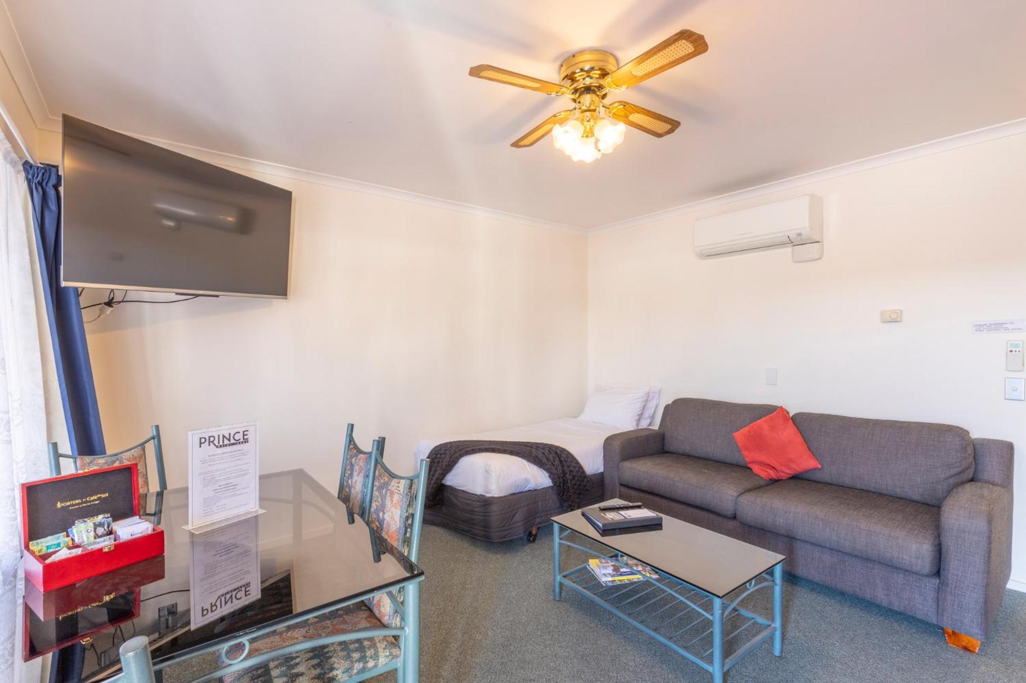 Asure Prince Motor Lodge Таупо Екстер'єр фото