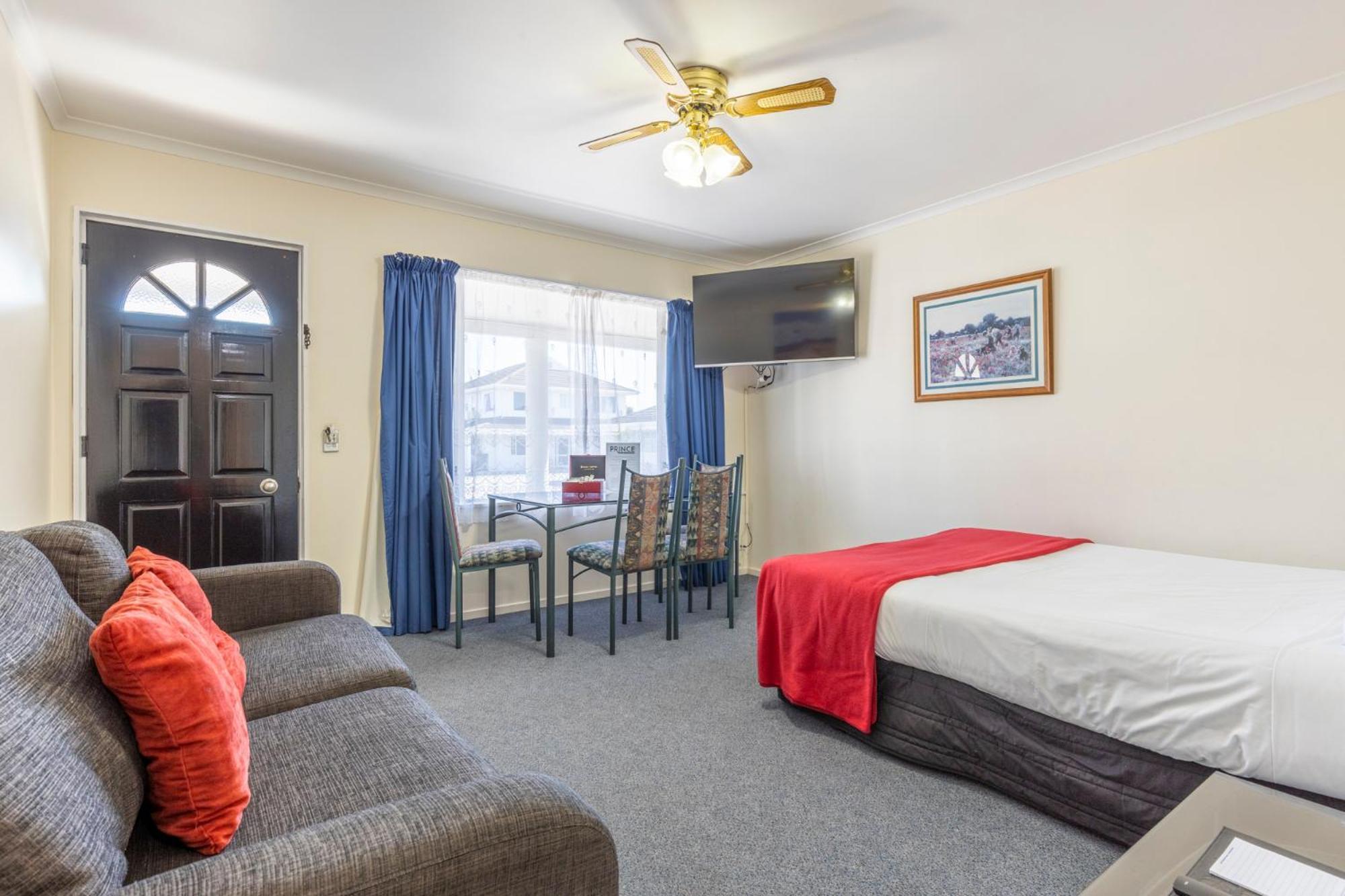 Asure Prince Motor Lodge Таупо Екстер'єр фото