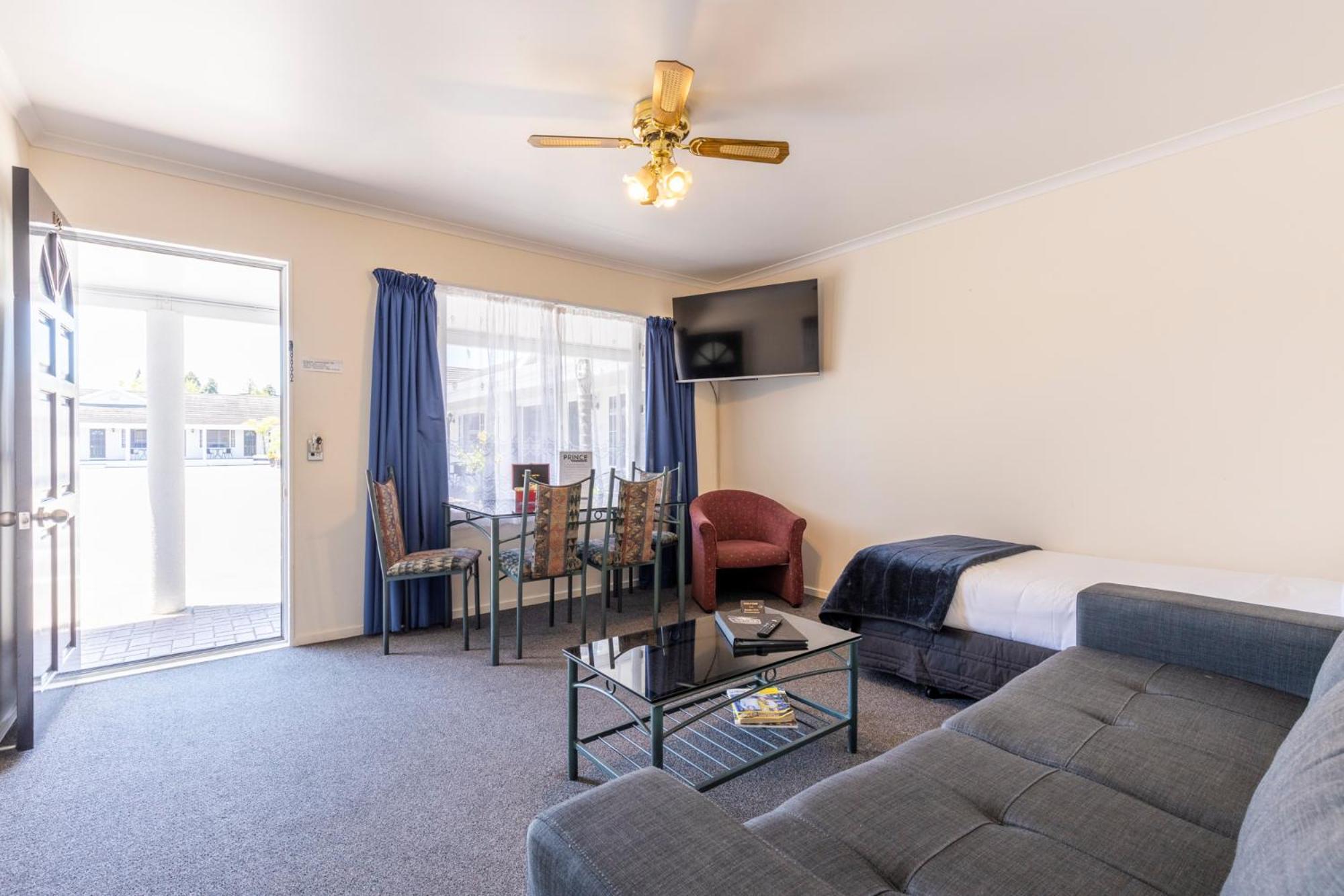 Asure Prince Motor Lodge Таупо Екстер'єр фото